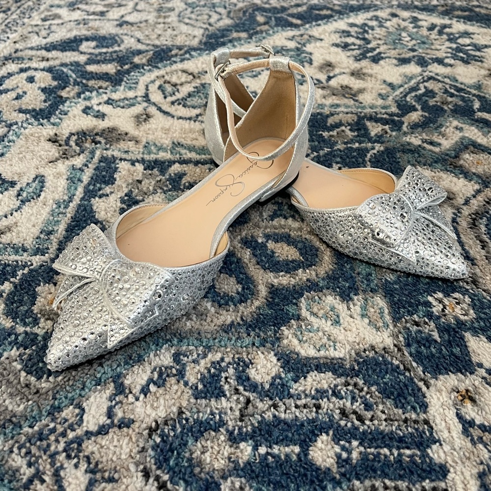 Adorable size 8 silver bow flats by Jessica Simpson.